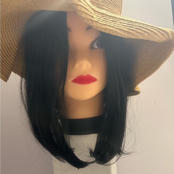 New Wig! Sleek Black Bob Wig, Can Be Worn to the Side or in the Middle. - Picture 6 of 11